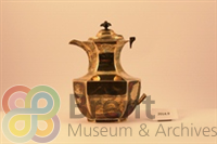 TH\CT\Museum catalogue\3D objects\2014_9_d_th.jpg; 2014.9; Coffee pot presented to the Borough of Wembley; Coffee pot
